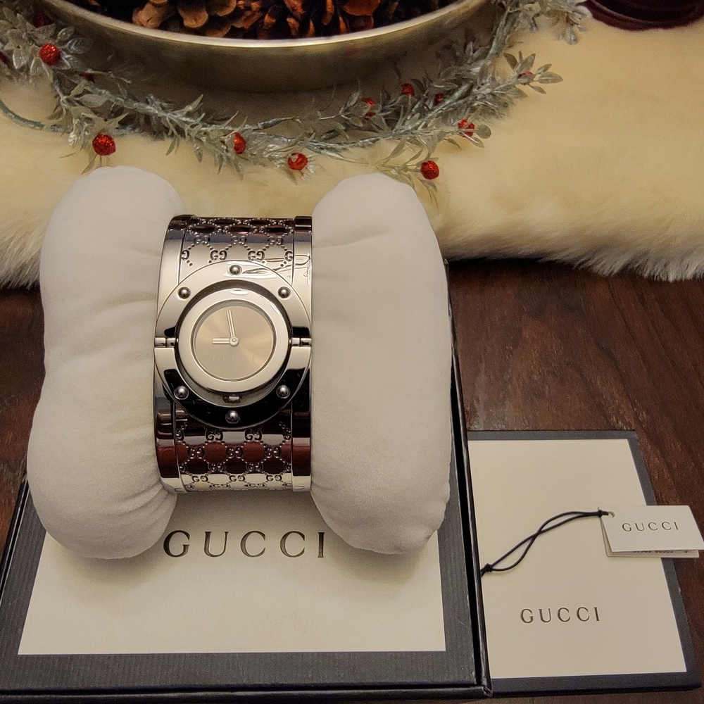 Gucci YA112401 Twirl 23mm Women's Stainless Steel Watch